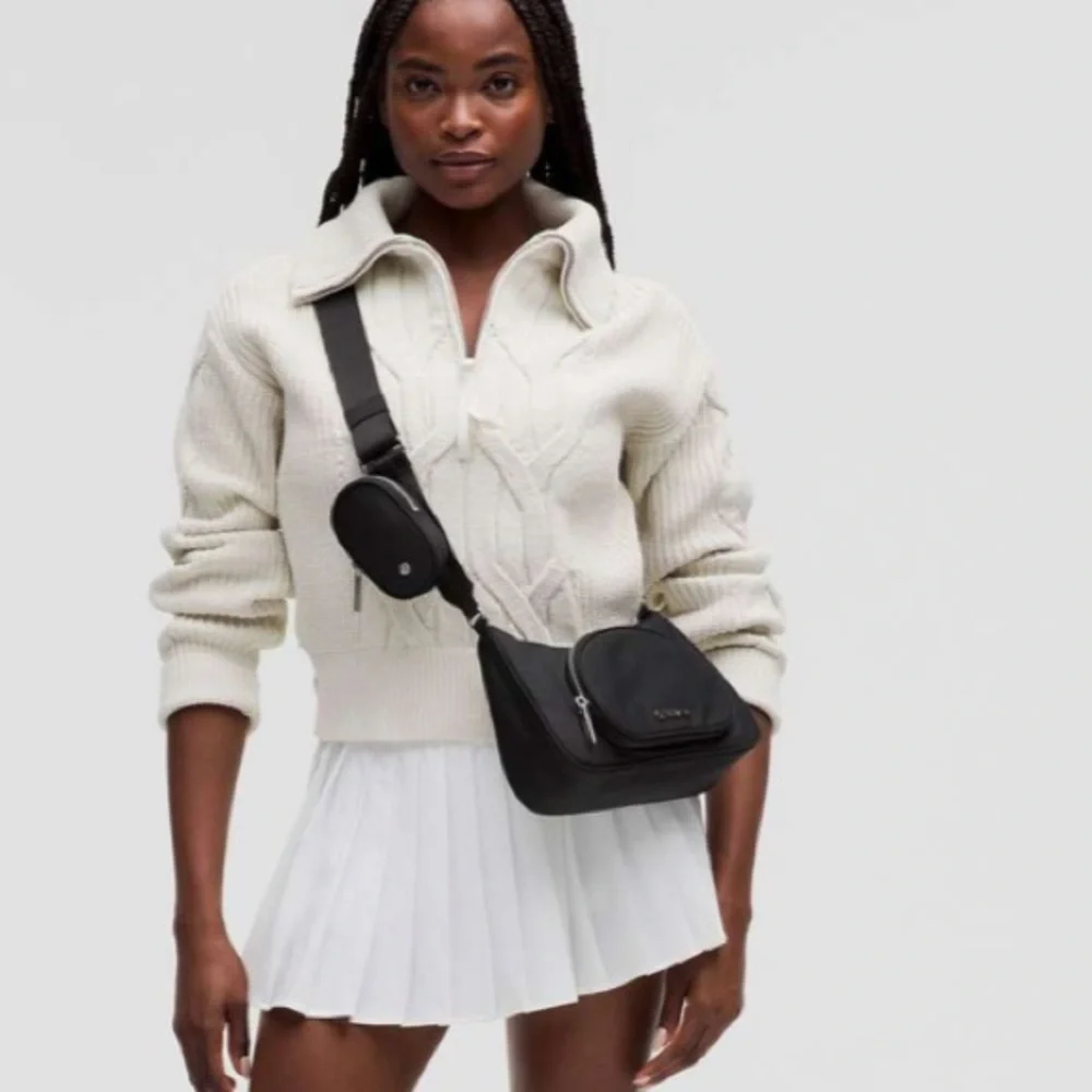 New without tag! Lululemon Black Crossbody Bag with nano pouch 2L - Picture 2 of 11